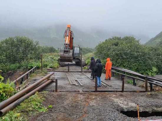 Мэр показал разрушенный разливом реки мост в Северо-Курильске
