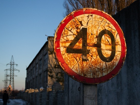В Мурманске напутали с дорожными знаками: водители вынуждены ездить задом