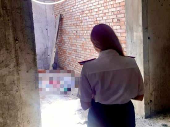 В Саратове мужчина погиб на стройке дома своих родственников