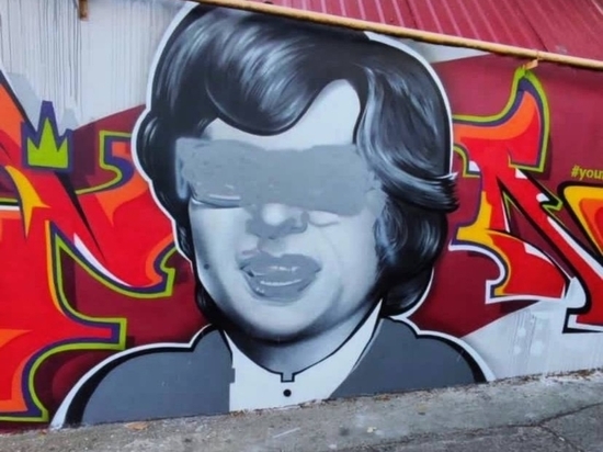 В Сочи неизвестный вандал закрасил глаза Остину Пауэрсу на стрит-арте