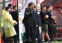 Главный тренер Александр Бородюк опроверг информацию о своем увольнении. Ранее сообщалось, что руководство «Торпедо» рассматривает на должность тренера троих кандидатов.