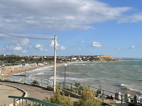 В Крыму двух туристов унесло в море из-за сильного ветра