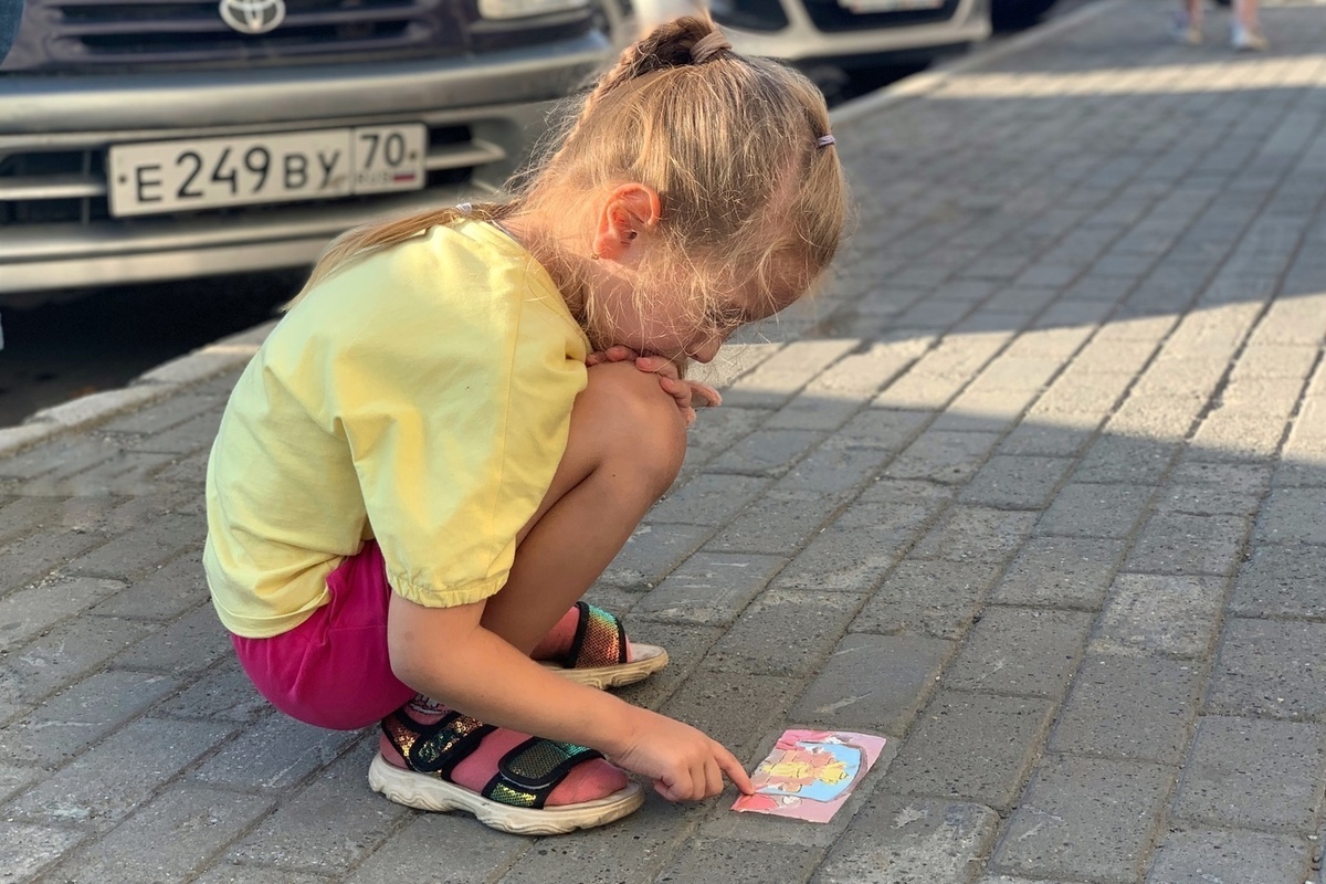 По следам Петра Макушина»: томичи нашли еще одну арт-заплатку «Чаепитие» -  МК Томск