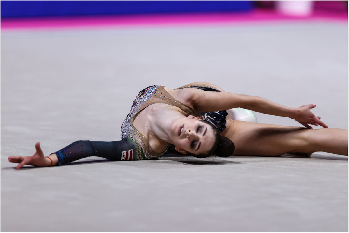 В Латвии гимнастке Полстяной разрешили выступать, но за свой счет