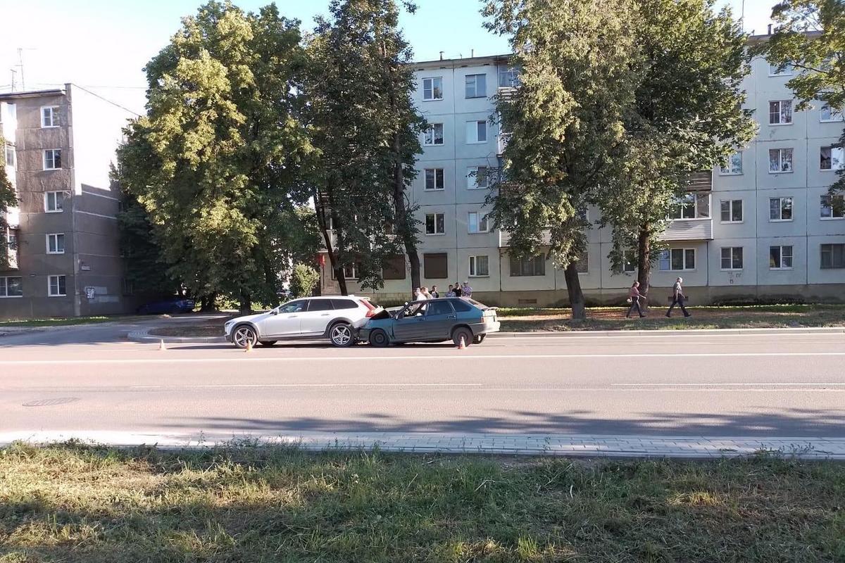 Канцтовары псков на коммунальной. Коммунальная 18 псков. Псковская отш досааф. Псковские улицы. Общага.