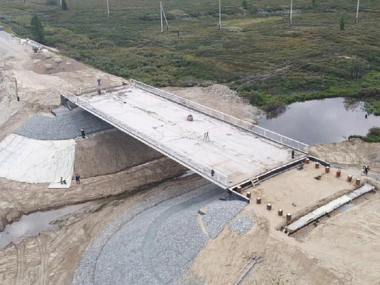 На трассе Лабытнанги — Харп строят новый мост через реку Вындяда