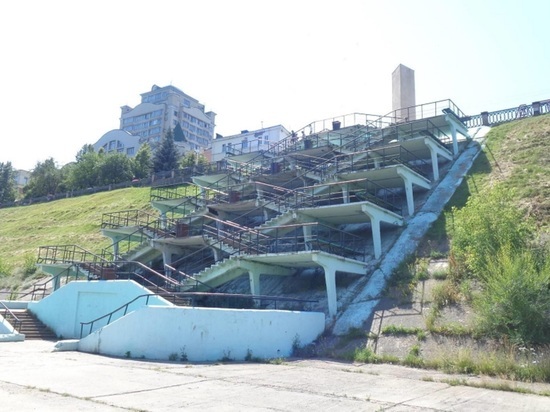 В Кемерове демонтируют лестницы на притомской набережной