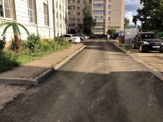 Жители улицы Ново-Полянской в Костроме поблагодарили депутатов и мэрию за отремонтированную дорогу
