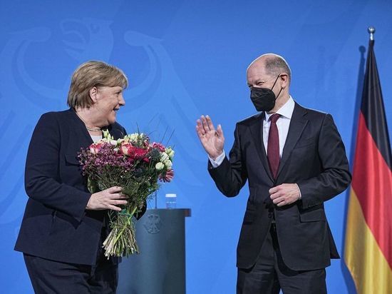 Шольц ответил, скучает ли он по Меркель