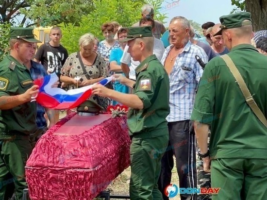 С добровольцем, погибшим в спецоперации, простились в Ростовской области