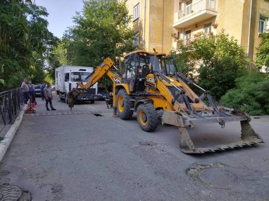 В Астрахани перекрыли еще одну улицу из-за аварии на водопроводе