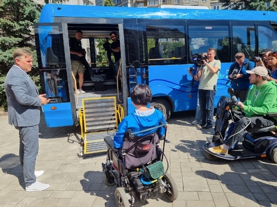 В Калининграде представили автобус для туристов, передвигающихся на инвалидных колясках