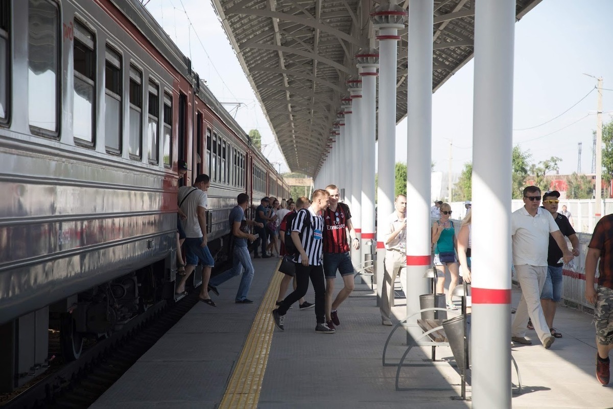 Волгоград шпалопропитка. Станция Мамаев Курган Волгоград электричка. Остановка электрички Мамаев Курган. Шпалопропитка Волгоград. Электричка Шпалопропитка Мамаев Курган.