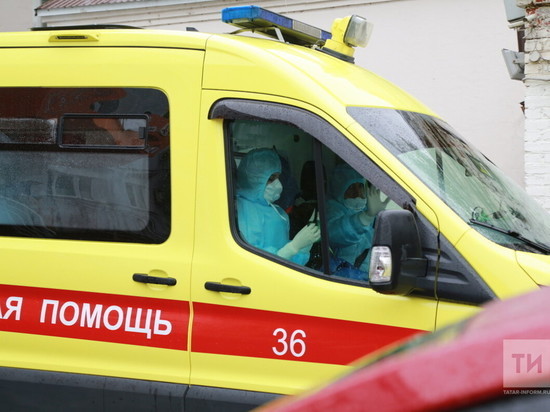Пострадали мужчина и ребенок при аварии с автобусом в Казани