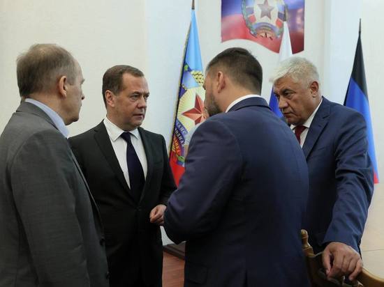 Главы республик Донбасса встретились с Дмитрием Медведевым