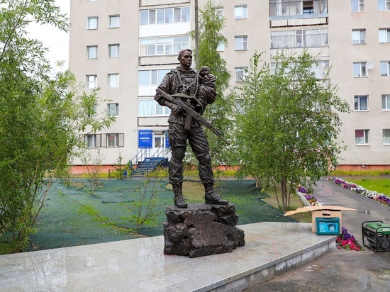 Памятник защитникам Донбасса установили в Надыме
