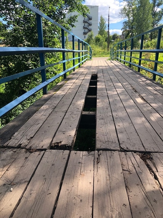 В Тверской области разрушается деревянный мост