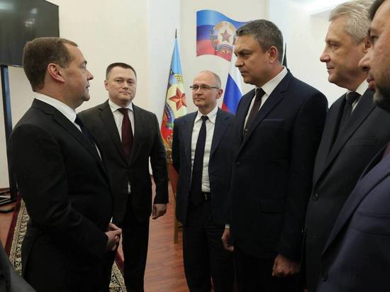 Медведев сообщил, что видит итогом для Зеленского