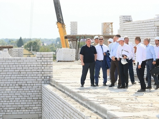 Губернатор Бочаров раскритиковал процесс строительства школы под Волгоградом