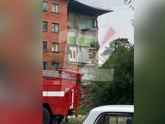 В омском городке Нефтяников рухнула многострадальная аварийная пятиэтажка