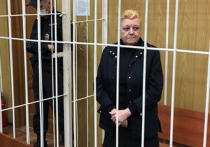 Актриса Наталья Дрожжина пришла в суд впервые после тяжелой операции