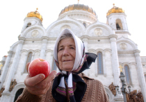 С середины августа в России (и не только) празднуют три Спаса — Медовый, Яблочный и Ореховый