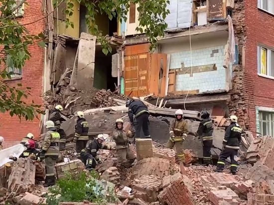МЧС допустило дальнейшее обрушение дома в Омске