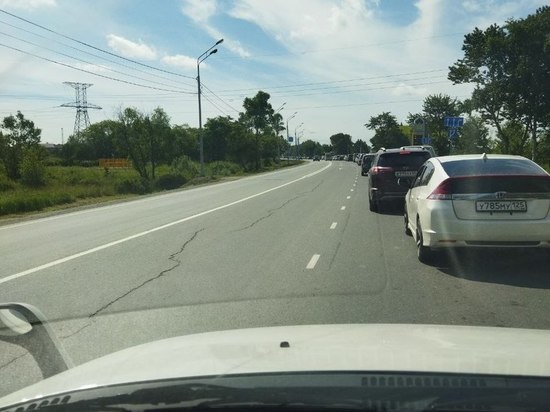 Гигантская пробка собралась на выезде из Южно-Сахалинска 13 августа