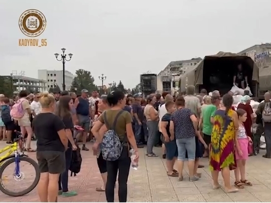 Кадыров показал полную площадь людей на раздаче гумпомощи в Лисичанске