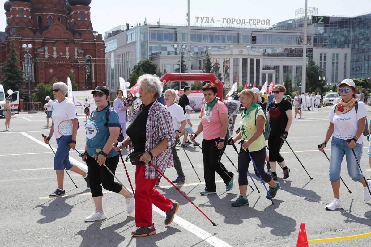 Праздники в туле. Спортивные мероприятия. Центральная площадь мероприятия. День спорта. День физкультурника фото.