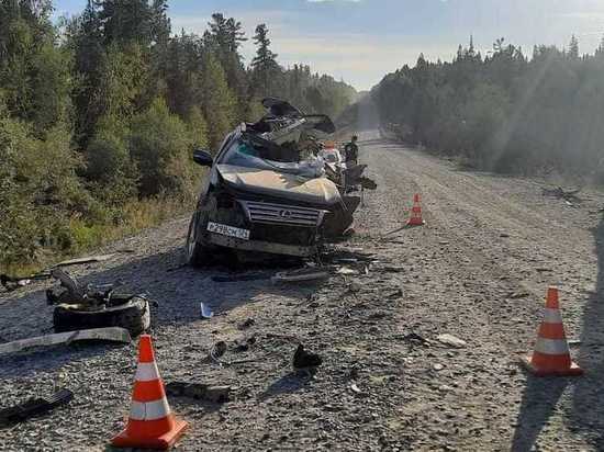 В Енисейском районе Красноярского края произошла авария с участием иномарки и грузовика