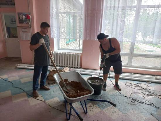 Строители из Волхова отремонтируют школу в Енакиево к учебному году