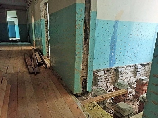 В Волгоградской области ремонтируют здание одной из районных больниц