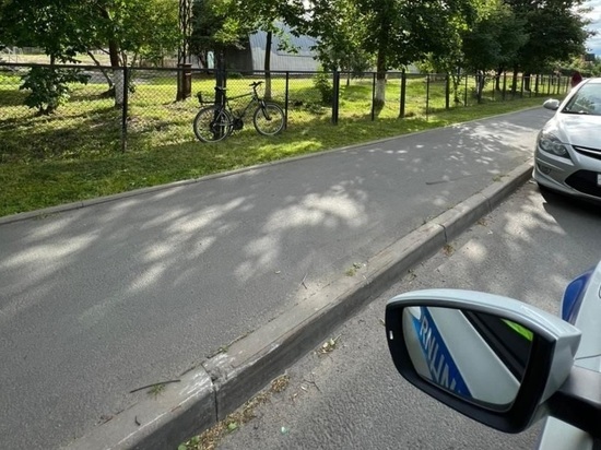 ГИБДД Петрозаводска разыскивает девушку, которая на самокате сбила пенсионерку-велосипедистку