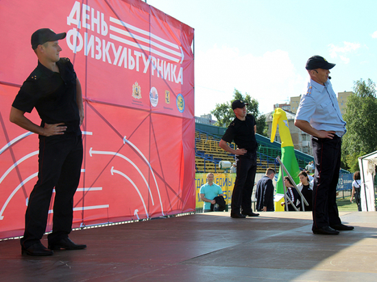 Жители Архангельска присоединились к зарядке с полицейскими