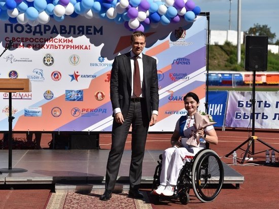 Павел Малков вручил награды рязанским спортсменам ко Дню физкультурника