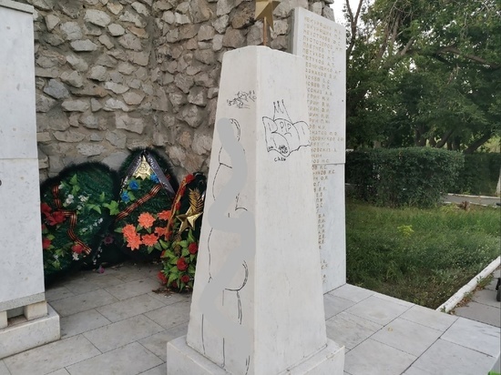 В Челябинской области вандалы разрисовали маркером мемориал ВОВ
