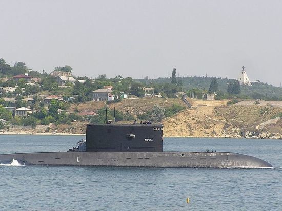 К выходу в Черное море готовят старейшую российскую подлодку «Алроса»