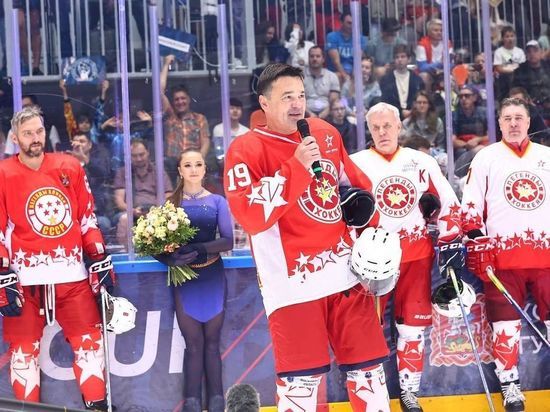 Губернатор Подмосковья вышел на лед в матче «Легенд Хоккея» с юными участниками турнира «ОВИ-Cup»