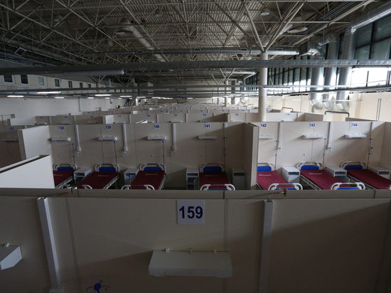 Почти две тысячи человек лечатся в COVID-стационарах Петербурга