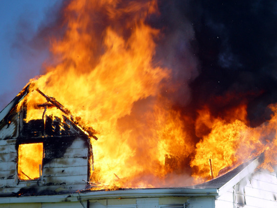 Частный дом площадью более 100 «квадратов» сгорел в Гатчине