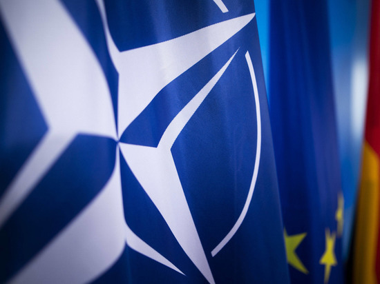 Во Франции подписаны документы о принятии Финляндии и Швеции в НАТО