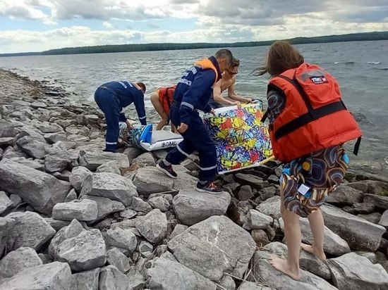 Челябинские спасатели обнаружили на острове терпящих бедствие сапбордистов
