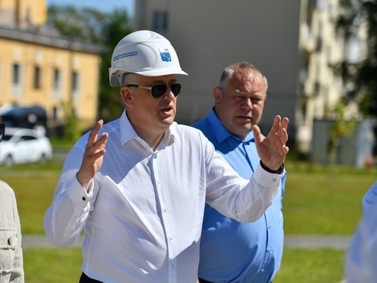 Дрозденко поздравил ленинградских строителей с профессиональным праздником