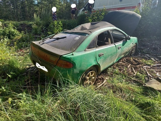 В Тверской области 52-летний водитель Mazda вылетел в кювет