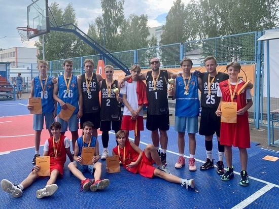 В День физкультурника в Десногорске прошел баскетбольный турнир