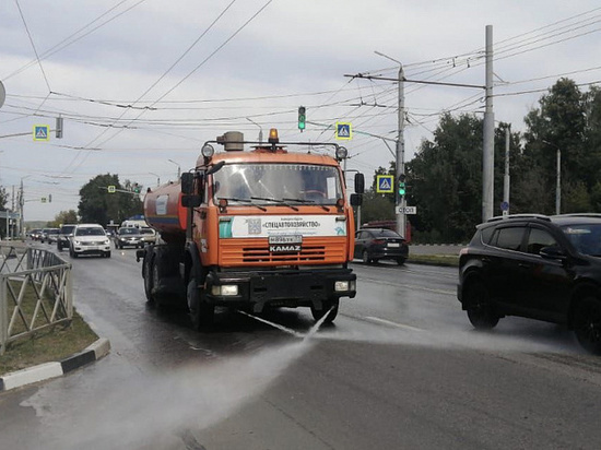 В Туле продолжается механизированная уборка дорог и тротуаров