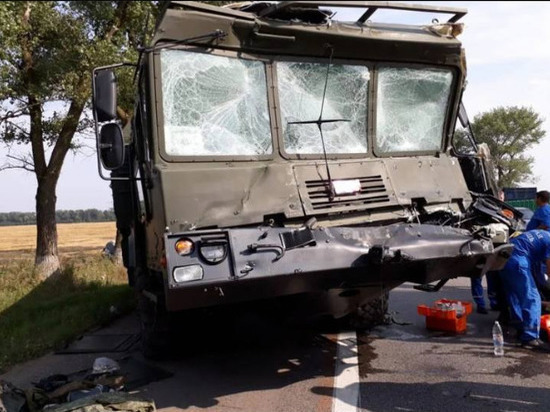 Водитель КамАЗа погиб в ДТП с военной машиной на Кубани