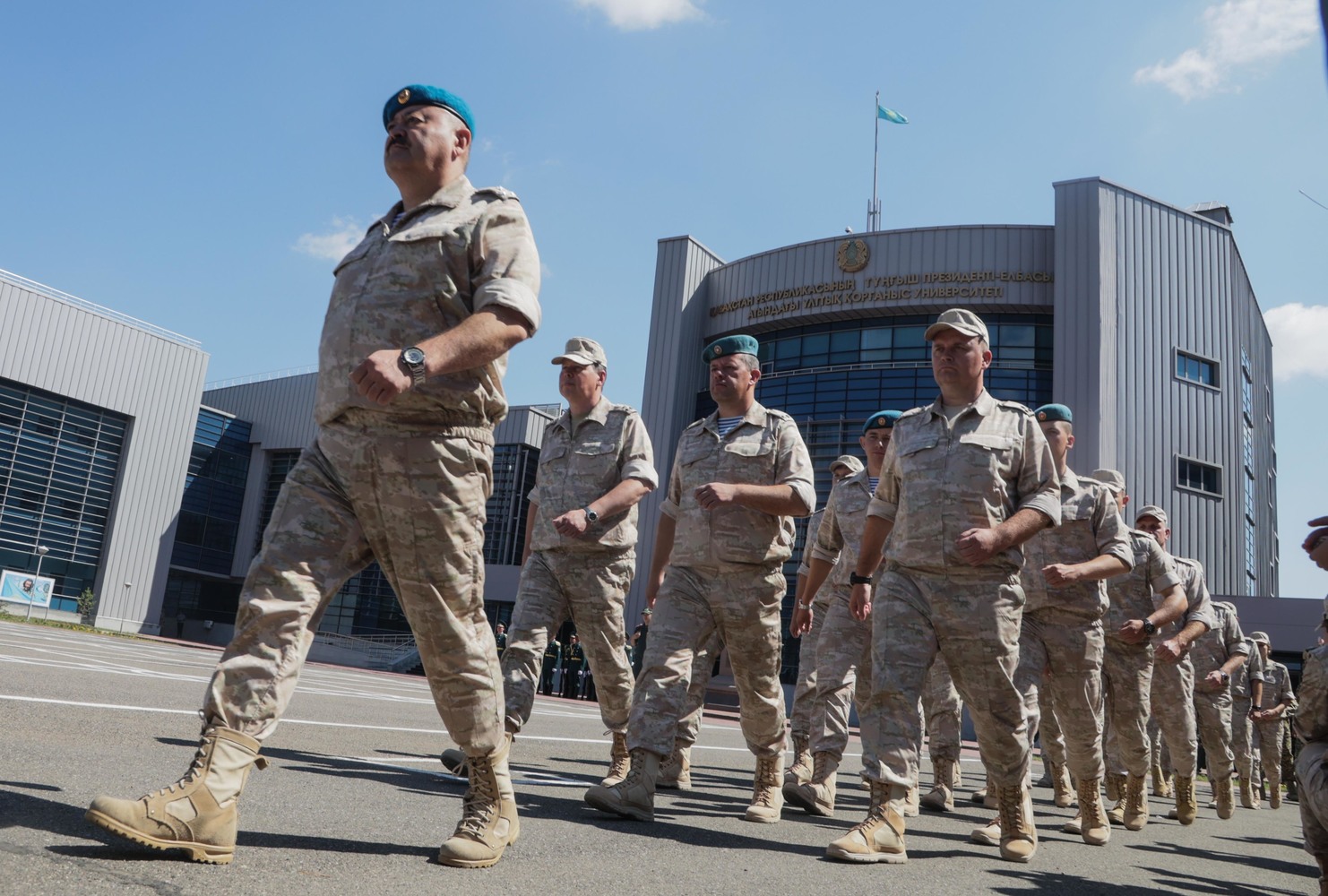 Замминобороны Фомин и члены ОС открыли армейские игры: кадры из Казахстана
