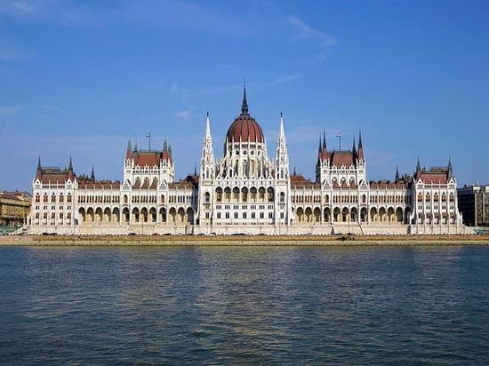 Спикер парламента Венгрии назвал политику антироссийских санкций Евросоюза ошибочной